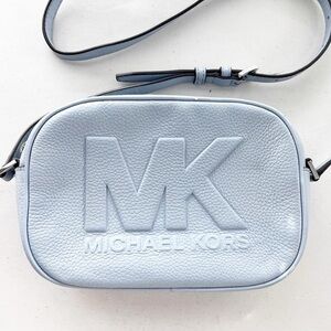 Michael Kors Tasche Jet Set Travel Oval Camera Crossbody in Pale Blue